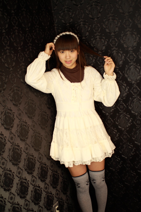 2011042701